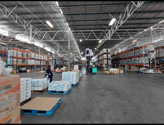 7,838M² WAREHOUSE TO LET IN CLAYVILLE
